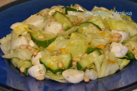 Салат с огурцами и моцареллой